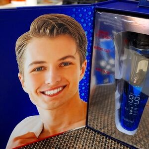 NWT Rechargeable Wet & Dry Shaver For Men.